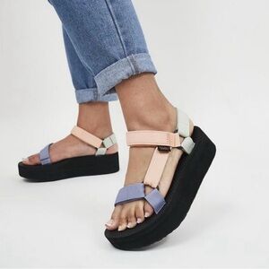 Y2K-Inspired Teva Platform Spring Summer Sandals‎ Women's Size 7